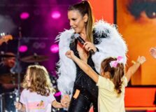 Ivete Sangalo brincou com as filhas no palco do Florida Cup Fan Fest