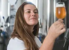 Proa Cervejaria celebra aniversário com festival na fábrica