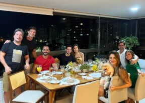 Tiago Holtz ganha jantar de despedida em Salvador