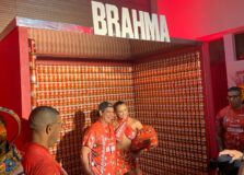 Durval Lelys e Rafa Kalimann prestigiam festa de lançamento do Camarote Brahma Salvador