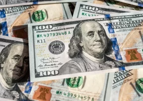 Dólar recua para e Bolsa avança com cenário externo mais favorável
