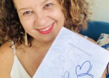 Márcia Moreira lança livro com propostas de reflexão sobre leveza no dia-a-dia