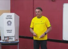 “Eleições limpas e que vença o melhor”, diz Jair Bolsonaro ao votar, no Rio de Janeiro