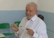 Lula vota em São Paulo acompanhado por aliados políticos
