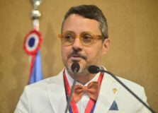 Fausto Franco recebe a Comenda 2 de Julho