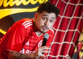 Gio Lisboa traz a Salvador improvisos e histórias inspiradas no cotidiano das famílias brasileiras
