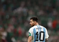 Messi e Lewandowski duelam pela Copa nesta quarta (30)