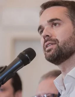 Eduardo Leite reafirma pré-candidatura à Presidência e defende projeto de “despolarização”