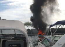 Lancha pega fogo na Bahia Marina