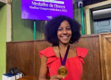 Luana Assiz é homenageada com Medalha de Honra da Mulher Empreendedora