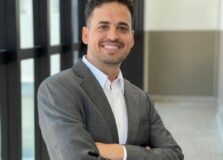 Marcos Oliva comemora aniversário com a família em Praia do Forte