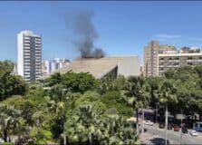 Incêndio atinge Teatro Castro Alves em Salvador