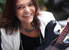 Sylvia Patrícia celebra 40 anos da sua primeira gravação com show no TCA