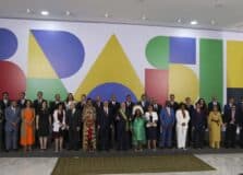 Lula dá posse a ministros e assina primeiras medidas de governo