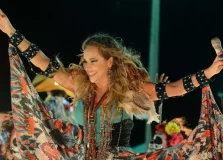 Daniela Mercury vai comandar trio elétrico em folia carioca