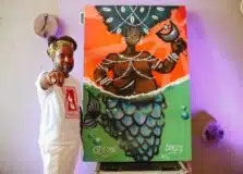 Grafiteiro cria tela ao vivo na festa de Yemanjá em alerta contra crise climática