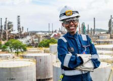 Acelen incentiva presença feminina no setor industrial e lança curso gratuito