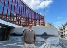 Adriano Mascarenhas recebe prêmio no Japão