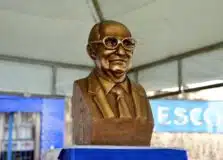 Busto do acadêmico Cláudio Veiga foi inaugurado em Salvador
