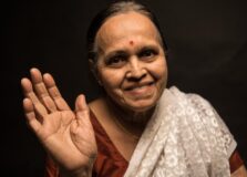 Mestra indiana Kusum Modak participa de lançamento de curso em Salvador