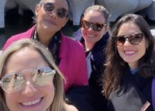 Flavia Badaró celebra aniversário com amigas em Nova York