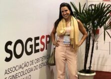 Claudia Belfort celebra Dia das Mães em bate papo com ginecologista