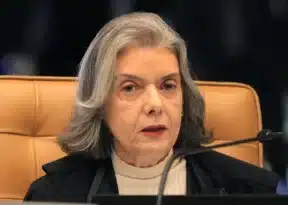 Cármen Lúcia antecipa saída do TSE para acelerar transição e preparação das eleições