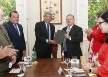 Governo baiano entregou projeto da Lei de Diretrizes Orçamentárias 2024 à ALBA