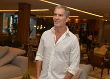 Gustavo Moreno assina prêmio do Campeonato Baiano de Futevôlei 2023