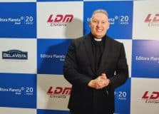 Padre Marcelo Rossi realiza sessão de autógrafos em shopping de Salvador