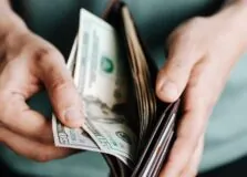 Mercado financeiro reage positivamente após encontro entre Lula e Trump