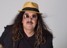 Exposição inédita em Salvador homenageia Moraes Moreira