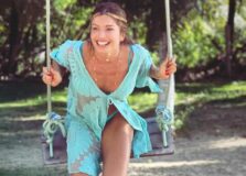 Grazi Massafera aproveita dias de descanso no sul da Bahia