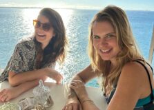 Samara Felippo e Carolinie Figueiredo apresentaram peça em Salvador