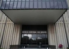 Endividamento de brasileiros acende alerta para o Banco Central