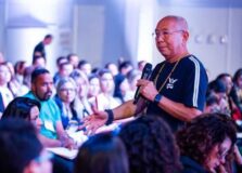 Tadashi Kadomoto realiza palestra pela primeira vez em Salvador