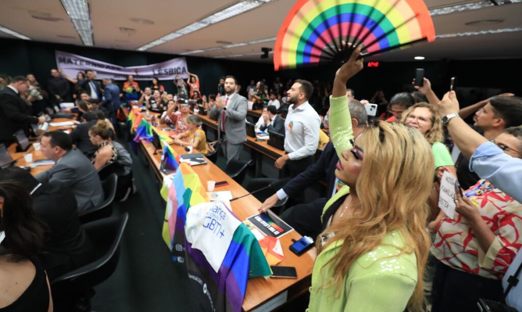 Câmara discute contrato civil de união homoafetiva