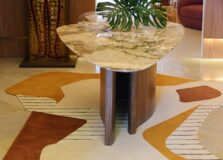 Com mobiliário da Breton, ambiente de Augusto Senna e Eduardo Lima, na CASACOR, é um convite ao evento