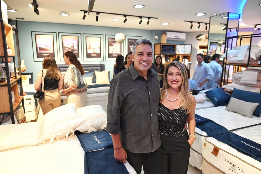 Alex Francis e Thais Riccio