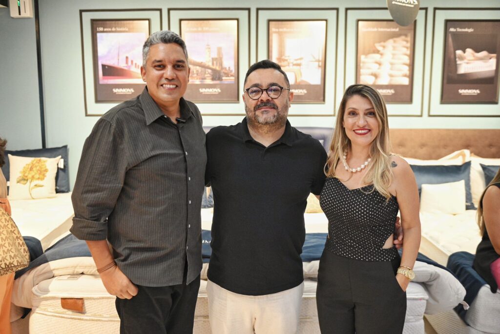 Alex Francis, Enio Dourado e Thais Riccio