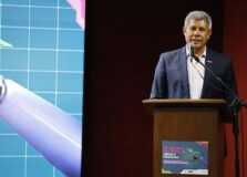 Jerônimo viaja para a COP28, onde apresenta desempenho da Bahia na produção de energia limpa