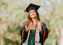 Andressa Paes Mendonça se forma na Universidade de Miami