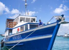 Embarcação com roteiro até Ilha dos Frades é inaugurada