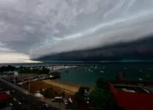 Chuvas intensas, raios, trovões e rajadas de vento atingiram Salvador