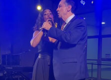 Luís Roberto Barroso canta com Ana Mametto em evento da Justiça na Bahia. Veja vídeo!