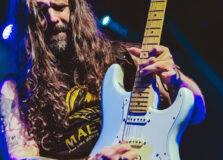 Dia de rock, bebê! Ivete Sangalo confirma Andreas Kisser em show no Maracanã