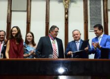 Rubén Escartín recebe a Comenda 2 de Julho