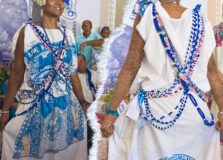 Afoxé Filhas de Gandhy destacam Mulheres de Terreiro em fantasia