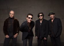 Capital Inicial comemora 40 anos com show em Salvador