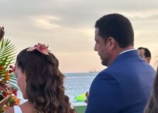 Paula Coelho e Marcos Accioly se casam na Praia da Penha